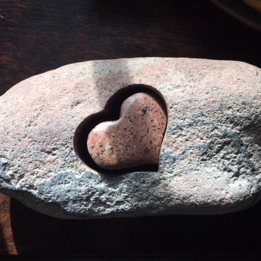 Samvado. Pink Granite Heart.